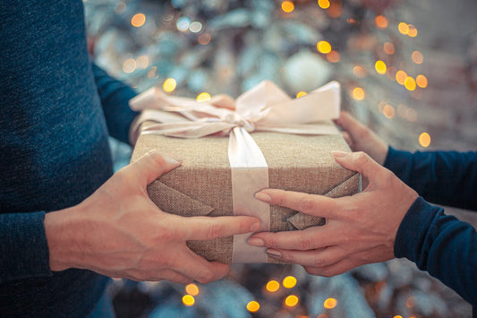 Gift-Giving Psychology: Why Couples Who Exchange Thoughtful Gifts Stay Together Longer