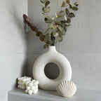 Circle of Love Ceramic Vase - Contemporary Round Design for Couples' Home Decor & Romantic Flower Arrangements